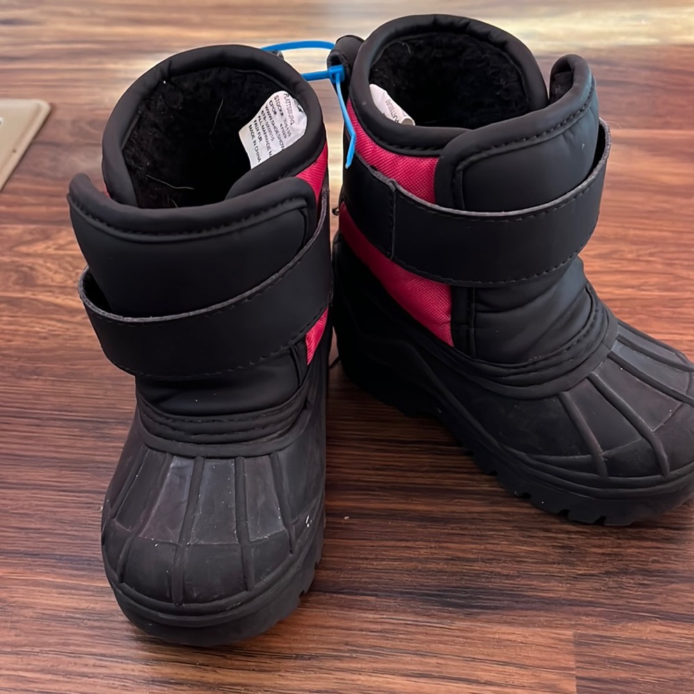 Mountain Creek toddler winter boots